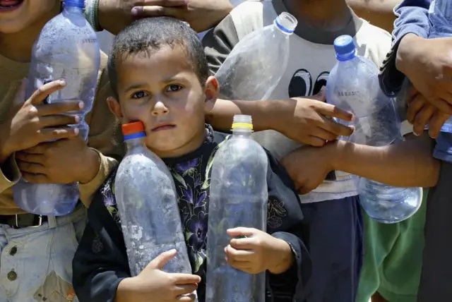 شهادة مؤثرة: في غزة لجأنا إلى شرب الماء المالح حتى لا يغمى علينا